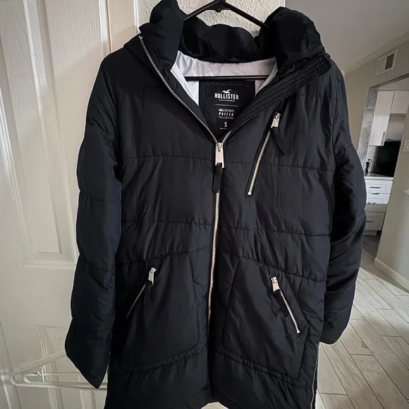 Hollister Black and Gray Puffer Jacket - Picture 2 of 4